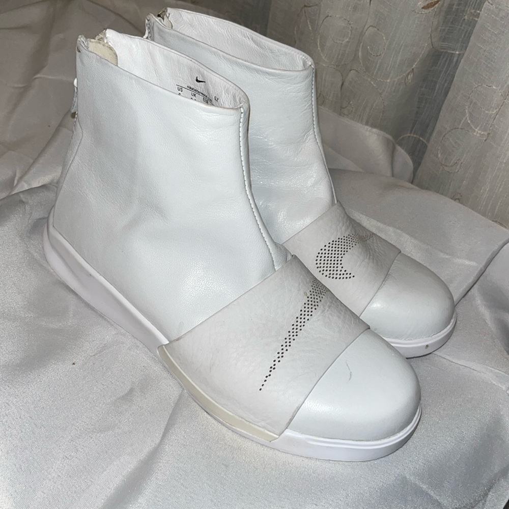 Nike Nikelab  Benassi Lux Boot-White size 6